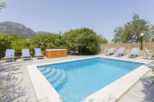 The swimming pool at or close to Sa Vinya de Son Bou