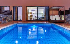 Vasia Resort & Spa内部或周边的泳池