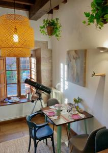 a room with a camera and a table with chairs at La Infinita Rural Boutique in Carmona