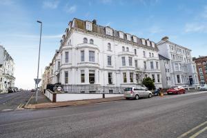 Gallery image of OYO The Palm Court Hotel in Eastbourne