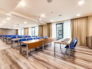 The business area and/or conference room at Hotel Familia