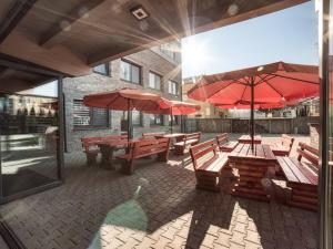 A restaurant or other place to eat at Hotel Familia