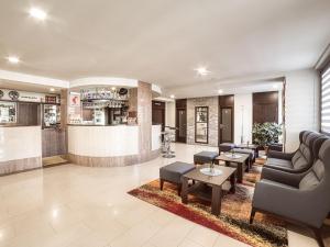 A seating area at Hotel Familia