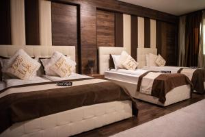 two beds in a hotel room with at Acktion Deluxe in Shumen