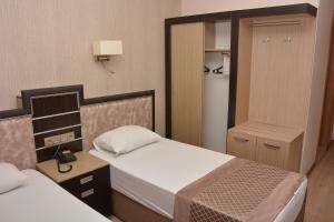 Postel nebo postele na pokoji v ubytování Othello Hotel