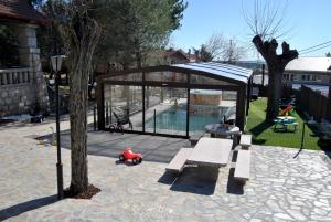 The swimming pool at or close to Casa Rural Mansion Adela con Piscina y Jacuzzi