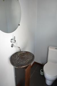 Vonios kambarys apgyvendinimo įstaigoje Villa atypique le chat perché de Grand Anse