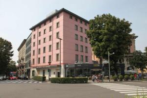 a pink building on the side of a street at Best Western Hotel Piemontese in Bergamo