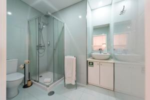 Salle de bains dans l'établissement Apartment Boavista Roundabout by Sweet Porto