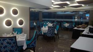 Restaurace v ubytování Hotel Seven Hills Tower
