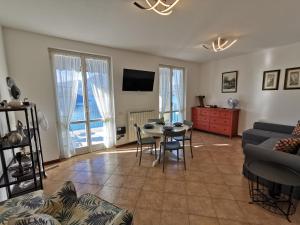 a living room with a table and a couch at Near Villa Monastero and Castello di Vezio in Varenna