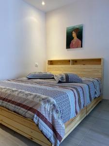 Säng eller sängar i ett rum på Jardin de bougainvillier