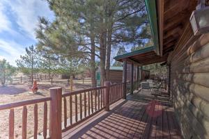 Φωτογραφία από το άλμπουμ του Hike, Fish and Enjoy Pond On-Site Bison Ranch Cabin σε Overgaard