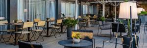 Een restaurant of ander eetgelegenheid bij Astari