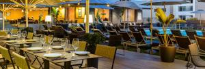 Een restaurant of ander eetgelegenheid bij Astari