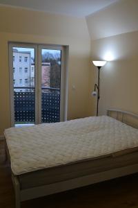 Giường trong phòng chung tại Leszno City Center Apartments