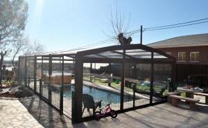 Basen w obiekcie Complejo Casas Rurales MANSIONES Y VILLAS DELUXE lub w pobliżu