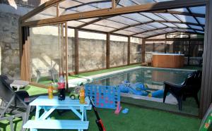 Ogród w obiekcie Complejo Casas Rurales MANSIONES Y VILLAS DELUXE