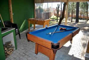 Stół bilardowy w obiekcie Complejo Casas Rurales MANSIONES Y VILLAS DELUXE