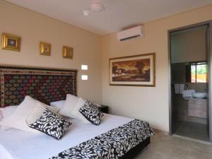 A bed or beds in a room at Hotel Boutique La Solera Del Pozo