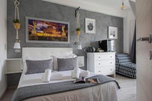Rúm í herbergi á Piccolo Hotel Boutique