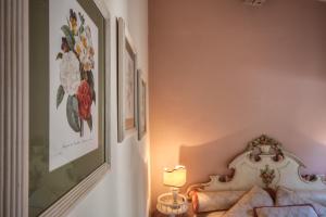 a bedroom with a bed and a picture on the wall at Florence Dream Domus in Florence