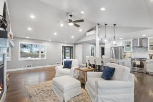 a living room with white furniture and a kitchen at Lakeview Luxury in Hope