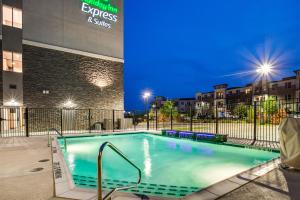 Holiday Inn Express & Suites - Denton South, an IHG Hotel