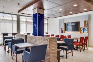 Holiday Inn Express & Suites - Denton South, an IHG Hotel