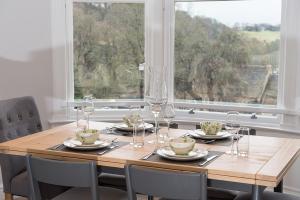 a dining room table with chairs and a large window at 3 Frenchgate House in Richmond