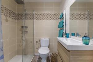 a bathroom with a toilet and a sink and a shower at LES PIEDS DANS L'EAU in Merville-Franceville-Plage +54 photos