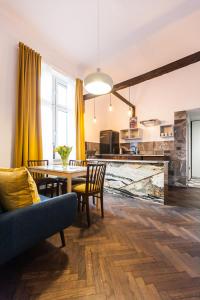 Kuchyňa alebo kuchynka v ubytovaní Stylish Apartment in Krakow Old Town