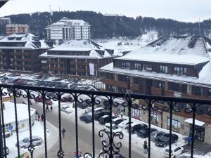 a view of a parking lot with snow covered buildings at Pejzaž Zlatibora, primamo vaucere! in Zlatibor