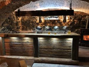 Lounge alebo bar v ubytovaní Penzion, Restaurace Jaro Věšín Brdy