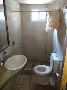 Ένα μπάνιο στο Casa a 3 cuadras de la playa