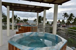 Bazén v ubytování Hotel La Laguna Galapagos nebo v jeho okolí