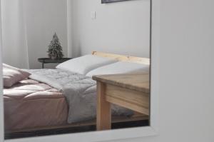 a mirror reflection of a bed in a bedroom at Deer House BnB in Coppito