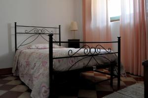 Un pat sau paturi într-o cameră la Villa Salvini
