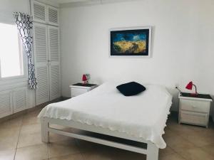 Кровать или кровати в номере Precioso Dpto a 20 metros de la playa y a pasos de la piscina - Club Casablanca