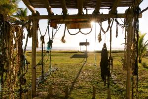 Pousada Terceiro Espaço في غايبيم: اطلالة على الشاطئ من برا