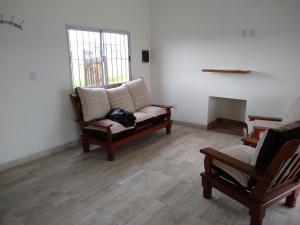 a living room with a couch and two chairs at Quijaneando in Campo Quijano