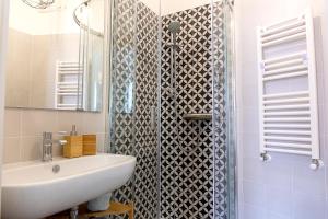 a bathroom with a sink and a shower at B&B La Terrazza di Barbara in Milan