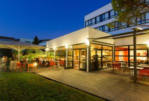 A restaurant or other place to eat at Holiday Inn - Strasbourg - Nord, an IHG Hotel