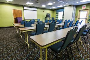 Khu vực hỗ trợ khách đi công tác/phòng hội thảo tại Holiday Inn Express and Suites Winchester by IHG +26 ảnh