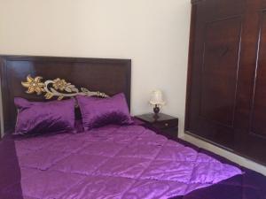 Una cama o camas en una habitación de Lady Queen Apartment