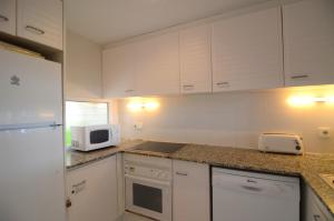 A kitchen or kitchenette at GREEN CLUB B 104