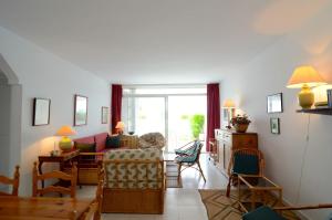 A seating area at GREEN CLUB B 104