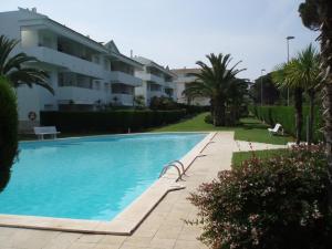 The swimming pool at or close to GREEN CLUB B 104