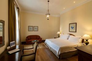 Postel nebo postele na pokoji v ubytování Maidens Hotel New Delhi