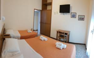 Posteľ alebo postele v izbe v ubytovaní Hotel Amalfi
